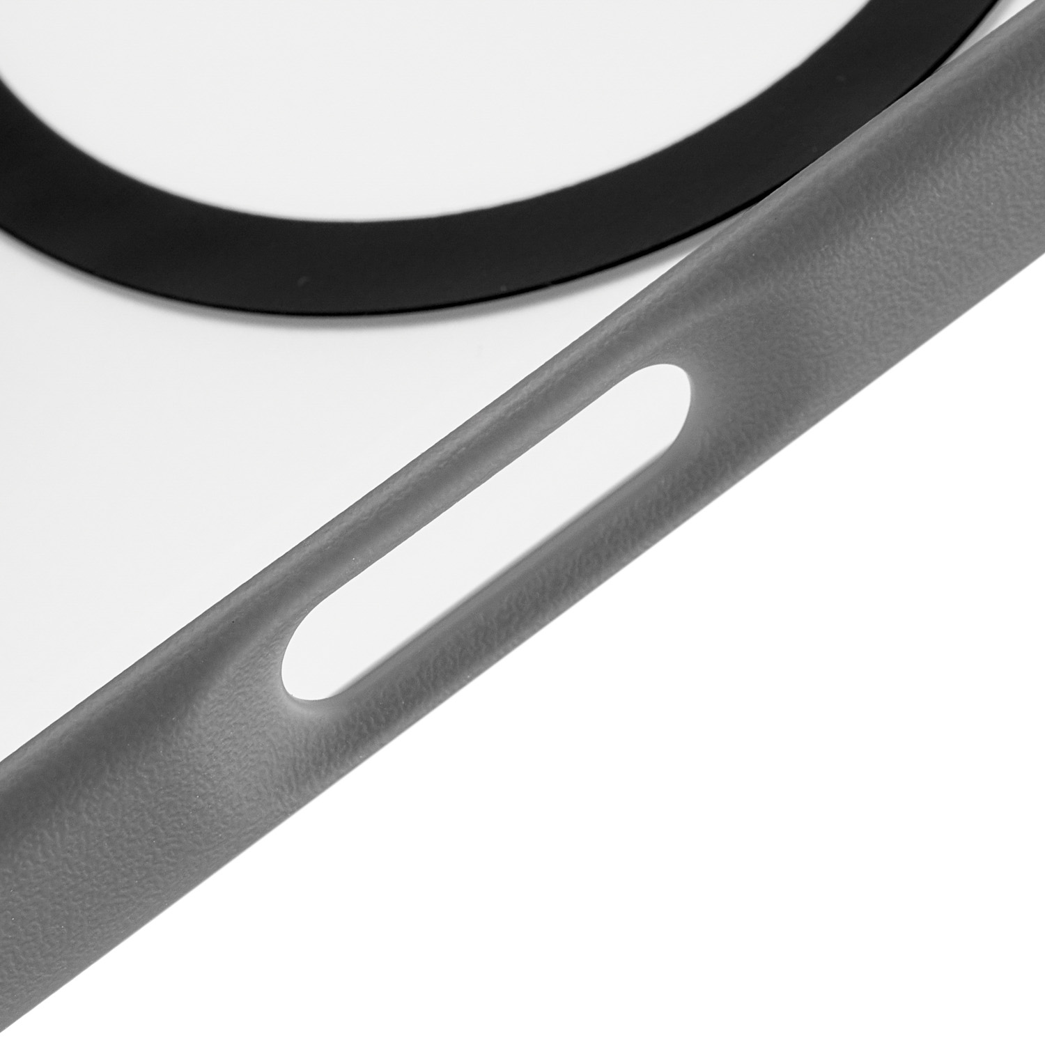 На фото изображено Чехол защитный uBear Cloud Mag Case для iPhone 17, MagSafe, серый