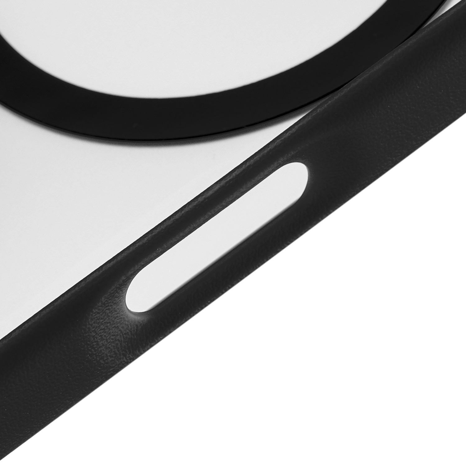 На фото изображено Чехол защитный uBear Cloud Mag Case для iPhone 17, MagSafe, черный