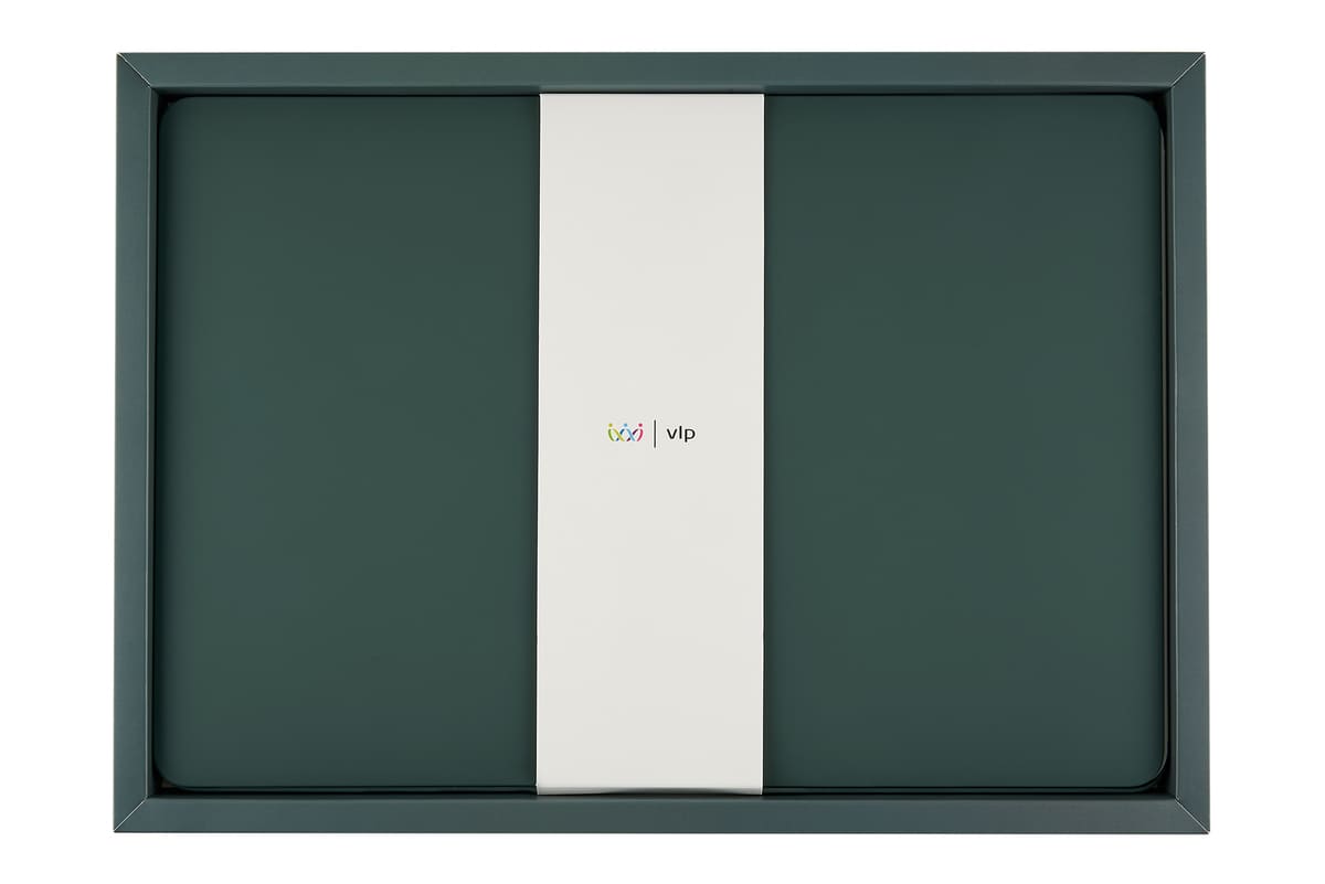 Чехол защитный "vlp" Plastic Case для MacBook Pro 16'' 2019-2020, темно-зеленый