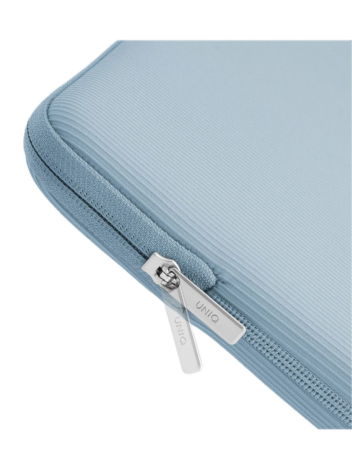 На фото изображено Uniq Cyprus Ridge Edition для MacBook Air 15, Sky Blue